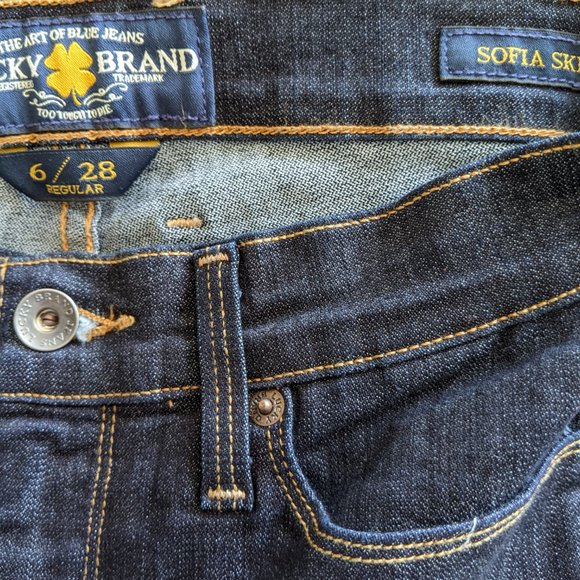 Used- Very Good condition Lucky Brand jeans size 6 - Picture 2 of 2